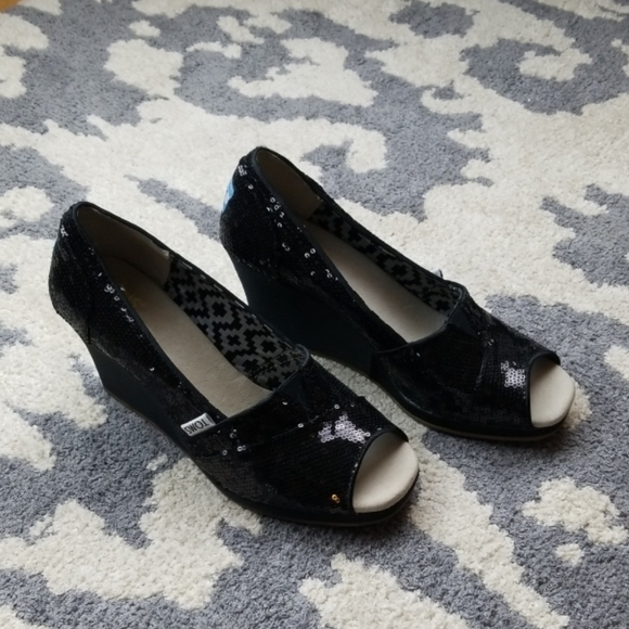 TOMS Wedge Sandals - Picture 5 of 8